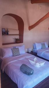 two beds in a room with two beds sidx sidx sidx sidx at Loki Cusco in Cusco