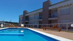a swimming pool in front of a building at Agua de Vida- Parque Termal Chajarí in Chajarí