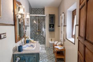 a bathroom with a sink and a shower at Casa Rural El Baluarte - Grupos in Caudilla +14 photos