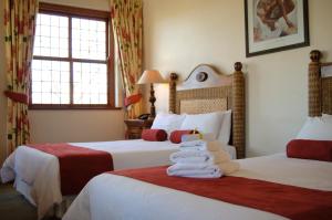 Una cama o camas en una habitación de Palm House Luxury Guest House