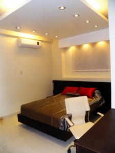 a bedroom with a bed and a table and chairs at Business Class Prims Hotel in Jaén