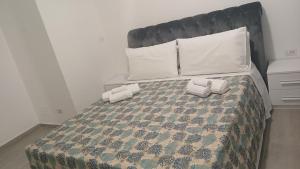 a bedroom with a bed with two towels on it at Appartamento perla in Rome
