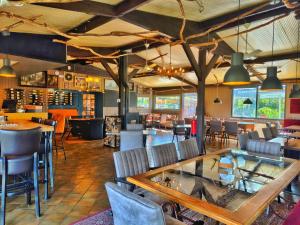 a restaurant with a table and chairs and a bar at Beau in Houschthauser