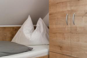 Łóżko lub łóżka w pokoju w obiekcie Luxury Chalet Mallnitz
