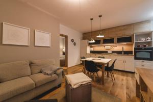Kuchnia lub aneks kuchenny w obiekcie Luxury Chalet Mallnitz