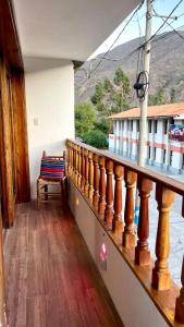 a balcony with a chair and a view of a mountain at Morada del Huascarán in Mancos