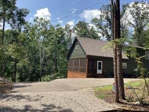 a house in the woods with a driveway at Pickwick Dreams in Counce