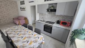 a kitchen with a table and a kitchen with a microwave at Dimora Clorinda 2 in Passo Corese