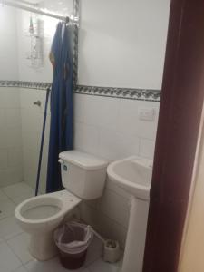 a bathroom with a toilet and a sink at Apartamento centro oriente in Coveñas +4 photos