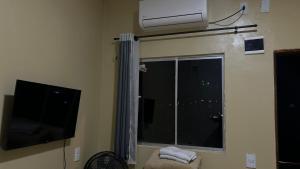 a living room with a window and a television and a windowgiene at Visão do Céu in Viçosa do Ceará