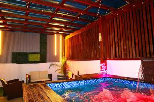 a swimming pool in the middle of a room at Your Private Patio Oasis Spa Pool Lounge 2BR in Santiago de los Caballeros