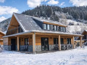 a log home in the snow at Afritz am See in Afritz