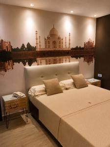 a bedroom with a bed with a picture of the taj mah at Hotel Castelar suit in Castelar