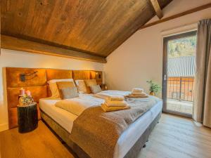 a bedroom with a large bed and a large window at Berg und See in Afritz