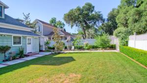 a yard with a fence and a house at Hustons Attic by AvantStay in Paso Robles