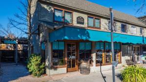 a store on a street with a blue storefront at Park Place by AvantStay in Paso Robles