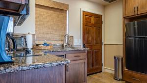 a kitchen with a sink and a refrigerator at Park Place by AvantStay in Paso Robles +10 photos