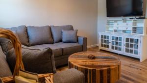 a living room with a couch and a table at The Top Shelf by AvantStay in Paso Robles