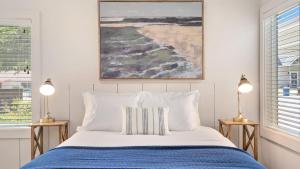 a bedroom with a bed and two night stands at 7th Street Sanctuary by AvantStay in Paso Robles