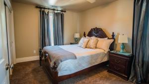 a bedroom with a large bed with a wooden headboard at Baby Bliss by AvantStay in Paso Robles