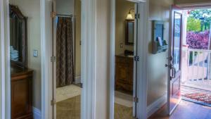 a hallway with a door leading to a bathroom with a shower at Bliss House by AvantStay in Paso Robles