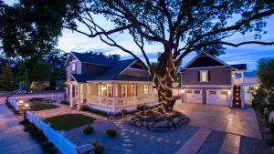 a house with a tree in the middle of a driveway at Bliss House by AvantStay in Paso Robles