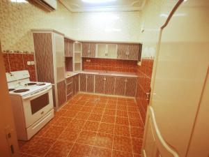 a kitchen with a stove and a tiled floor at استراحه الصفا in Medina