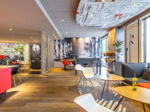 a restaurant with tables and chairs and a pool table at Ibis Brussels City Centre in Brussels