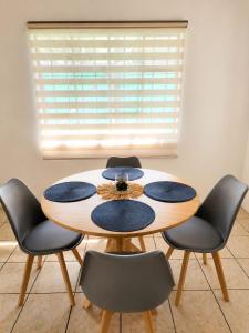 a table and chairs in a room with a window at La Casita de Yan in Puerto Viejo +18 photos