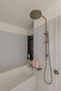 a bathroom with a tub and a shower at Park Avenue - UNO Melbourne in Melbourne +33 photos