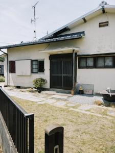 a house with a fence in front of it at 直島古民家一棟貸し笑くんNaoshima 'Shoukun' Entire house in Naoshima