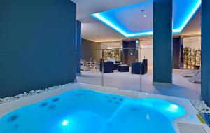 a jacuzzi tub in the middle of a room at SOL by Meliá Torremolinos - Don Pedro in Torremolinos +49 photos