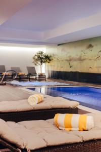 a hotel with a swimming pool and two beds at Meliá Setúbal in Setúbal +31 photos