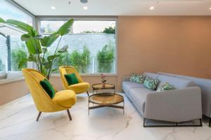 a living room with a couch and two chairs at Meliá Venezia Lido in Venice-Lido