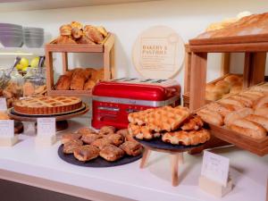 a bakery with bread and pastries on a counter at Mercure Firenze Centro in Florence