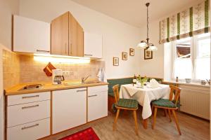 A kitchen or kitchenette at Haus Schweigart