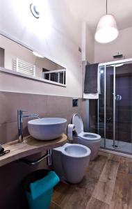 a bathroom with two sinks and a toilet at Guest House Nonna Giulina, camere - Rooms in Castagnole Lanze