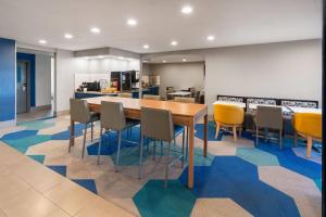 a dining room with a table and chairs at Microtel Inn & Suites by Wyndham Denver Airport in Montbello