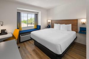 a hotel room with a bed and a window at Microtel Inn & Suites by Wyndham Denver Airport in Montbello +61 photos