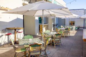 Restaurant o un lloc per menjar a Hotel Genevieve, part of JdV by Hyatt
