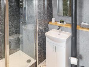 a bathroom with a shower and a sink at The Old Post Office in Kingskettle +2 photos