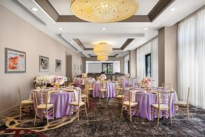 洛杉磯諾沃克希爾頓逸林酒店餐廳或用餐的地方