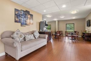 a living room with a couch and a dining room at Quality Inn Kinston Hwy 70 in Kinston