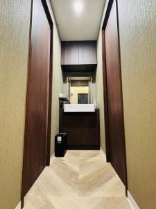 a hallway of a room with a sink and a counter at Guest house雅 in Matsudo