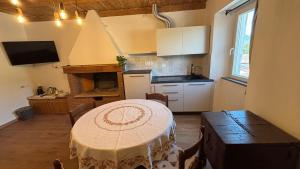 a kitchen with a table and a kitchen with a stove at Casa Guidi in Santa Sofia