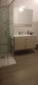 a bathroom with a sink and a mirror at Affittacamere Casa Sermide in Caniparola di Fosdinovo