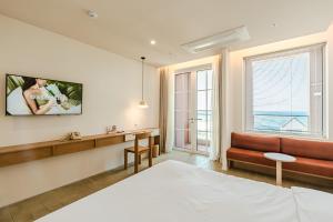 a bedroom with a bed and a couch and a desk at 콘스트호텔 in Hyŏpchae-ri +70 photos