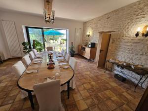 a large dining room with a long table and chairs at Le Domaine de Champerou - Chambres d'hôtes in Cabariot