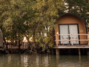 a house on a dock on a body of water at rimbaymangroveresort in Ban Khlong Tamru