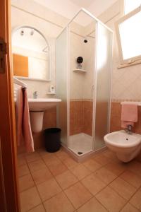 Koupelna v ubytování Mare Di Pazze + 41 fotografií